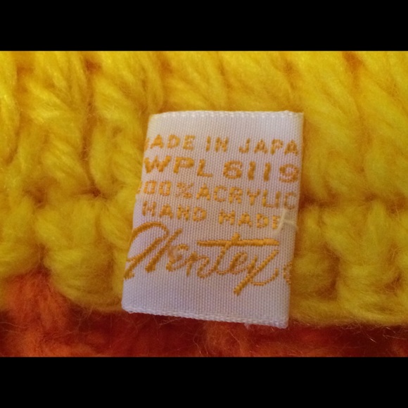 Vintage yellow and orange crocheted shawl - Picture 5 of 5